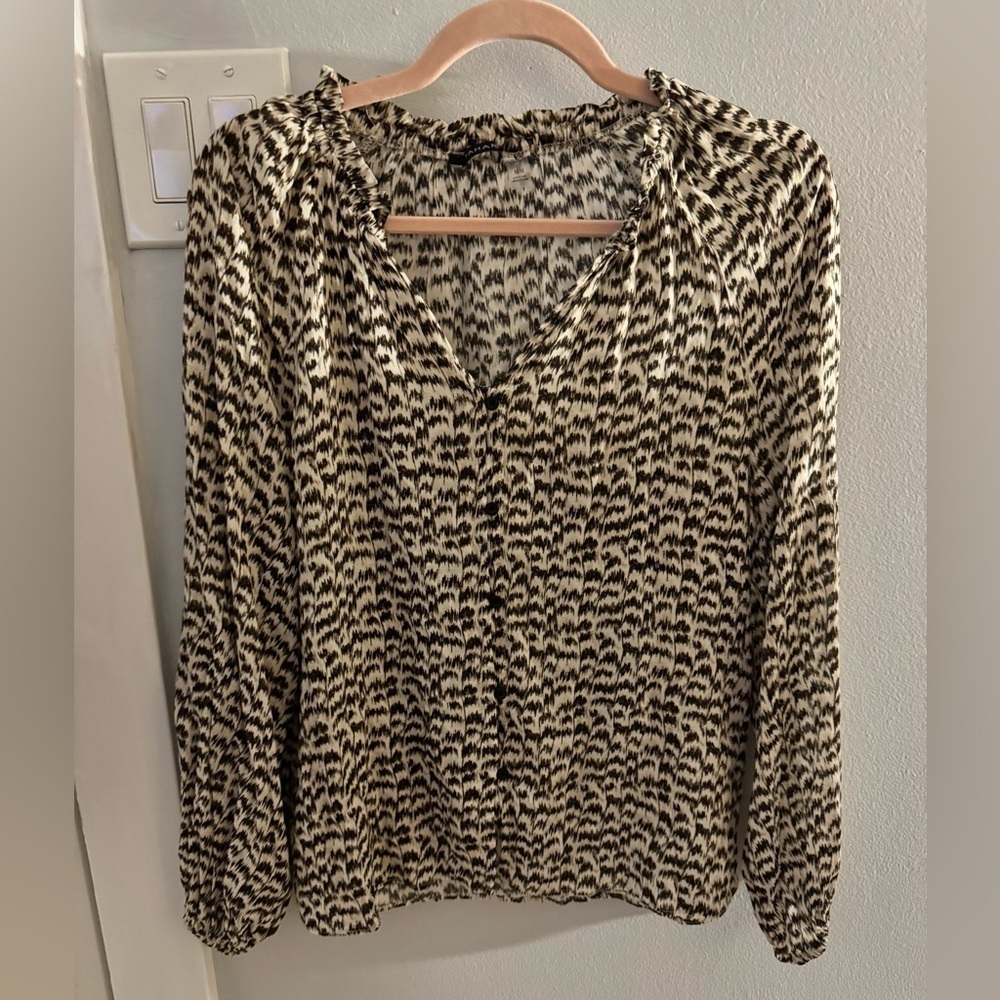 Tahari Cream Blouse with Long Sleeves and Relaxed Fit